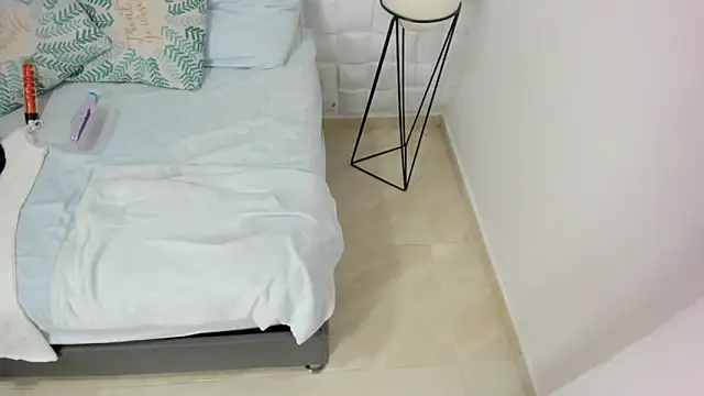 yulitza1025 online show from October 3, 12:43 pm