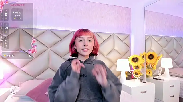 dafnne hall online show from December 5, 4:45 am