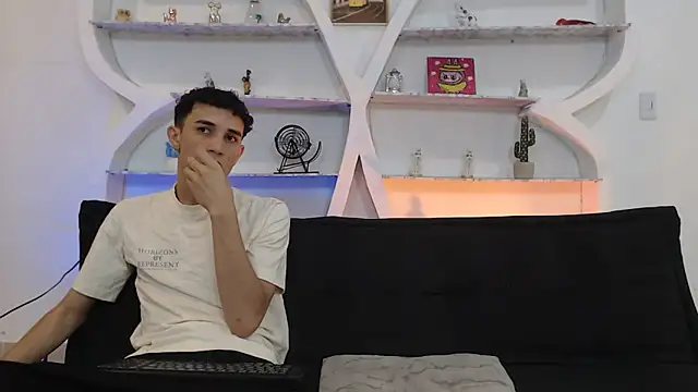 THREE GUYS HOT online show from November 30, 7:40 pm