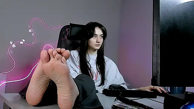 olivianorton online show from March 12, 11:35 am