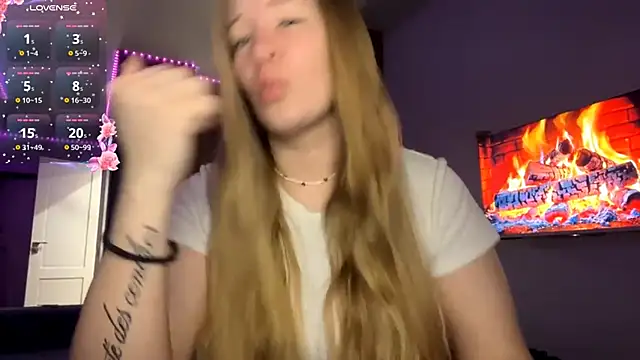 PandaFluff online show from April 18, 9:37 pm