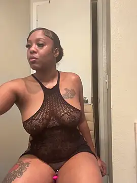 ObsessedWLyla online show from October 3, 8:52 am