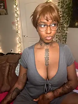 MistiSavannah online show from December 5, 2:11 am