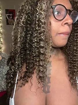MistiSavannah online show from May 1, 1:09 am