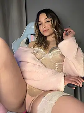 xYoungHotwife online show from April 10, 8:59 pm