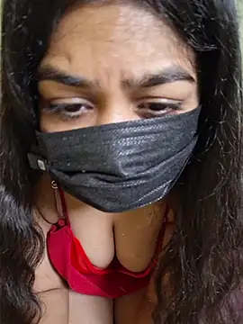 YourToxicBae online show from April 18, 7:07 pm