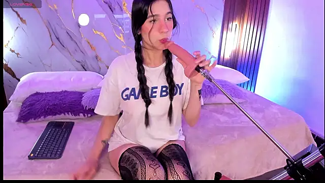 Emmiicute online show from March 20, 8:36 pm