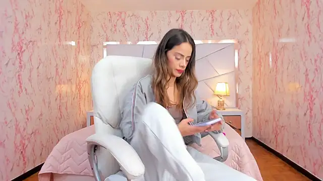 Emily Whinfre online show from November 6, 9:42 pm