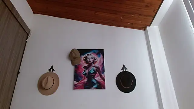 Crystal Star  online show from February 10, 9:40 pm