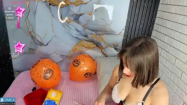 nena cupcake  online show from October 31, 11:47 am