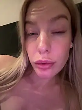 Chloemillerrxx online show from September 23, 9:35 pm