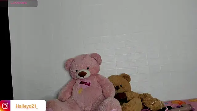 HaileyDuke online show from April 12, 12:35 am