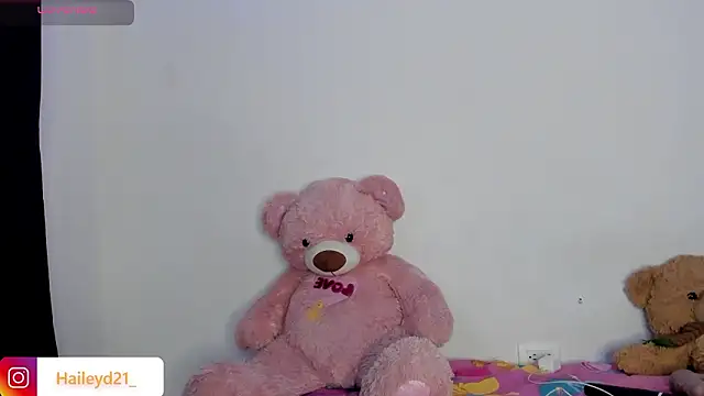 HaileyDuke online show from March 11, 11:40 pm