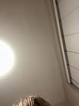 Layla 20  online show from December 18, 9:08 pm