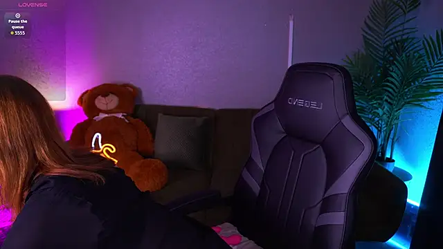 Pixie Peachh online show from December 17, 2:43 pm