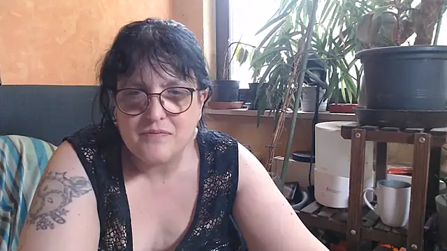 ladyfrombonn online show from May 12, 2:13 pm