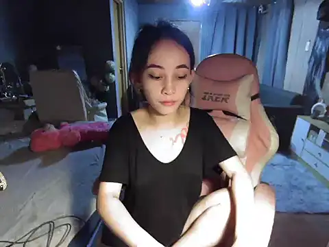 Yummiiieee28 online show from October 31, 6:26 am