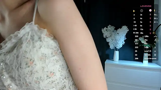 MarenRawicki online show from November 13, 8:02 am