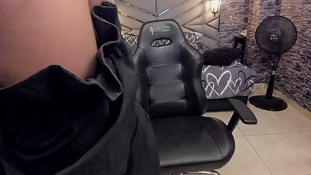 BellyBigBoobs online show from December 5, 6:31 pm