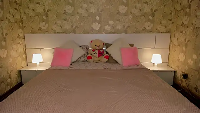 mishapallmer online show from April 1, 8:26 am