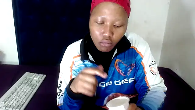 BUNNYCHOWX28 online show from November 17, 12:50 pm