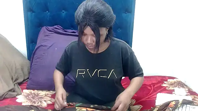 BUNNYCHOWX28 online show from November 24, 10:01 pm