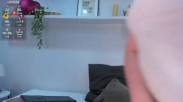 Nicolle Evanss  online show from April 10, 4:29 am