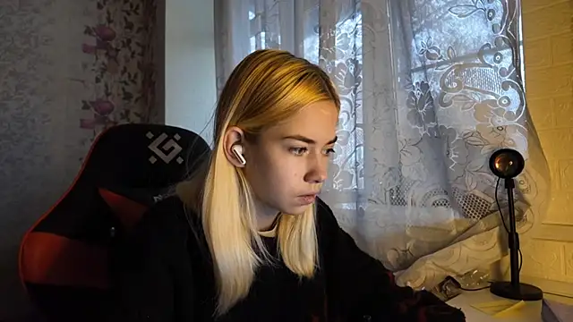 Witching Moon online show from November 11, 7:49 am