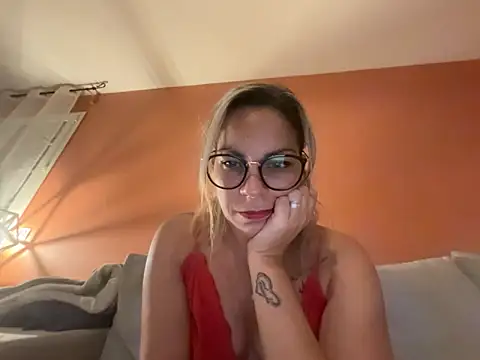 Snapshot of minettedusud chatting on September 11, 8:53 pm minettedusud online show from September 11, 8:53 pm