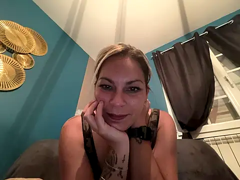 Snapshot of minettedusud chatting on October 16, 7:55 am minettedusud online show from October 16, 7:55 am