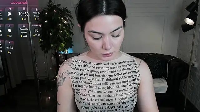 Dark Moni online show from April 1, 2:45 am