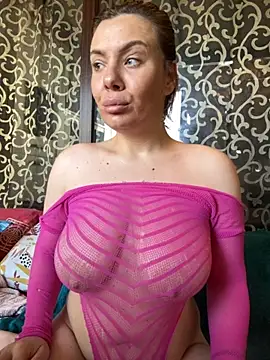 Snapshot of emmasweett11 chatting on September 15, 12:35 pm emmasweett11 online show from September 15, 12:35 pm