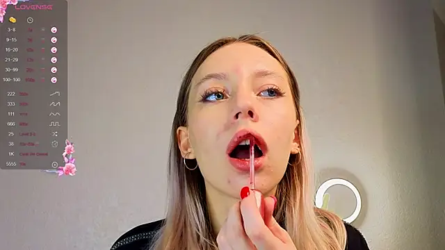 NyxaThorn online show from November 24, 3:03 pm