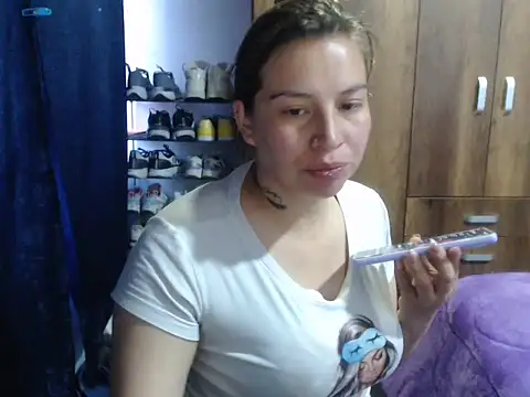 cloequeen15 online show from December 1, 10:34 pm