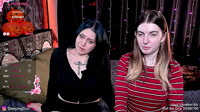 Snapshot of Threesomebabes chatting on October 23, 12:33 pm Threesomebabes online show from October 23, 12:33 pm