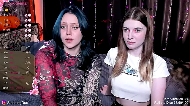 Snapshot of Threesomebabes chatting on October 22, 12:32 pm Threesomebabes online show from October 22, 12:32 pm