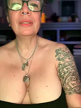 dieseldame1313 online show from March 6, 8:09 am