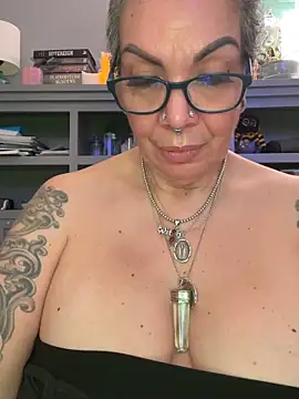 dieseldame1313 online show from March 11, 7:34 am