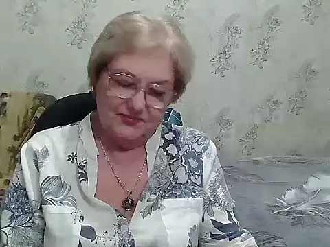 Renata62011 online show from October 31, 6:45 pm