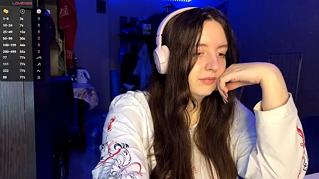 LauretteRagar online show from November 3, 5:50 pm