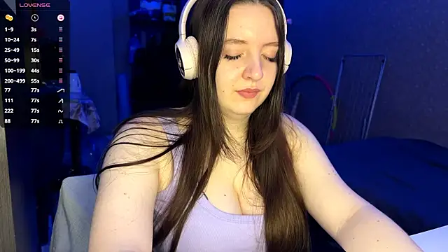 LauretteRagar online show from December 5, 7:04 pm