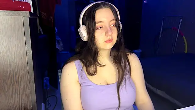 LauretteRagar online show from December 15, 6:13 pm