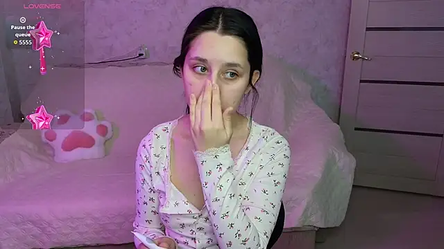 Eva Maller online show from February 19, 11:10 am