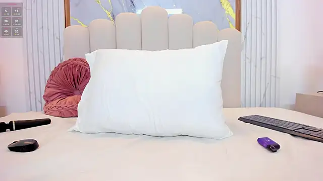 isabel sofiaa online show from October 11, 5:12 am