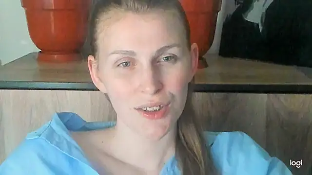 JuliaMuuun online show from May 12, 9:54 pm