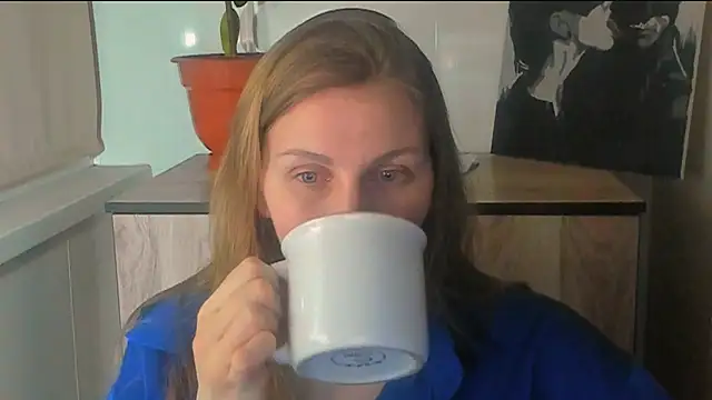 JuliaMuuun online show from April 19, 8:00 pm