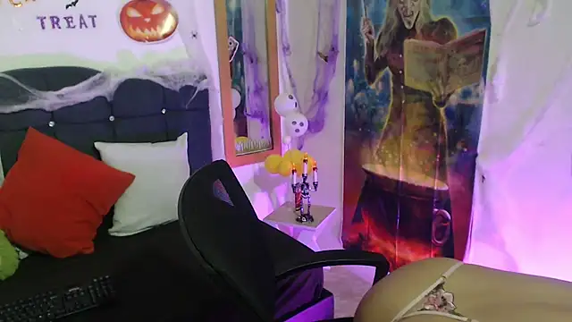 SamantaSweett  online show from October 28, 2:45 pm