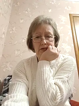 AlikaSwan5821 online show from February 14, 9:50 pm