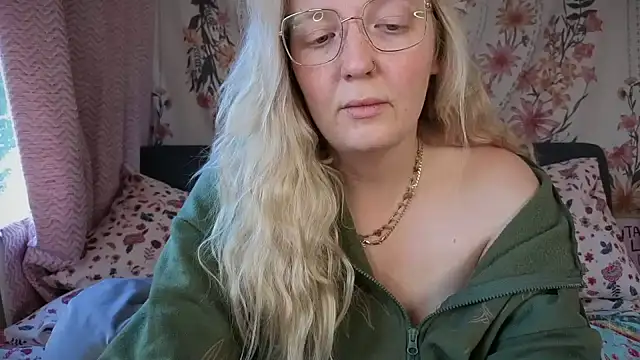 Daisyxoxo  online show from September 25, 8:35 am