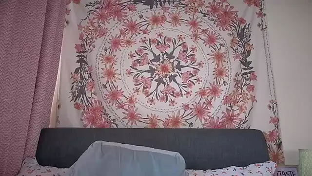 Daisyxoxo  online show from September 19, 8:57 am